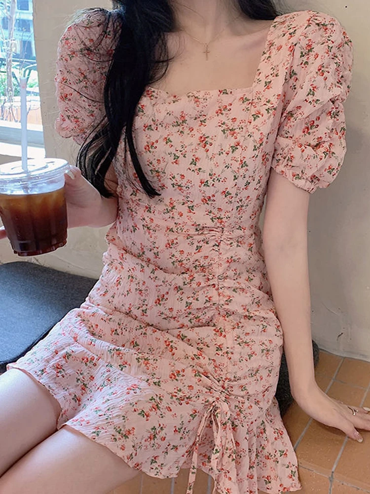Корейското лятото страхотна рокля с цветен модел, сладка женствена мини рокля с квадратни деколтета и пищни ръкави, секси мини рокля с висока талия и принтом, ягодово рокля за това Сладко Момиче