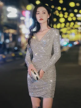 Малката вечерна рокля за жените 2023 Ново висококачествено лесно луксозна малка група рокля с високо темперамент на известни Личности от сребро с къс набор от