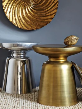 Скандинавски златен малка масичка за кафе, модерен минималистичен креативен дизайн лесен Италиански луксозен диван ъглов маса